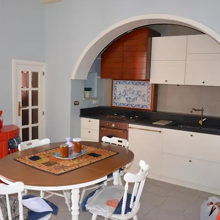 Donna Angelica Willa Castro (Lecce)